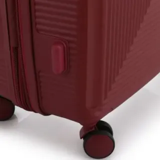 image #11 of סט מזוודות קשיחות בלתי שבירות 20+26+30 אינץ' + תיק איפור מתנה דגם Neo Boston מבית Swiss Voyager - צבע אדום יין