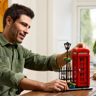 image #4 of תא טלפון אדום בלונדון LEGO Ideas 21347